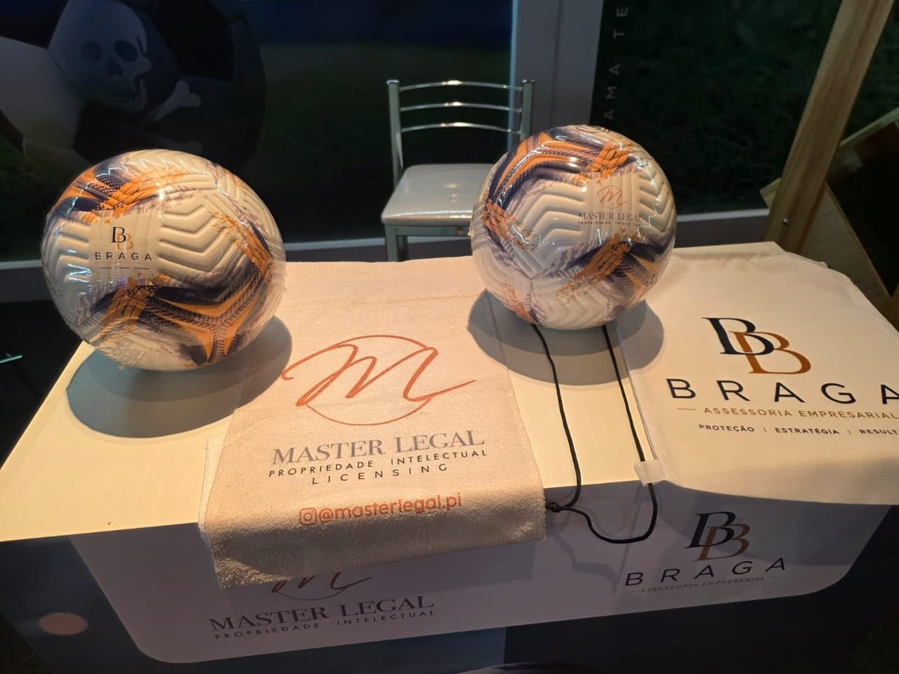 Bolas e brindes personalizados da Master Legal e da Braga Assessoria