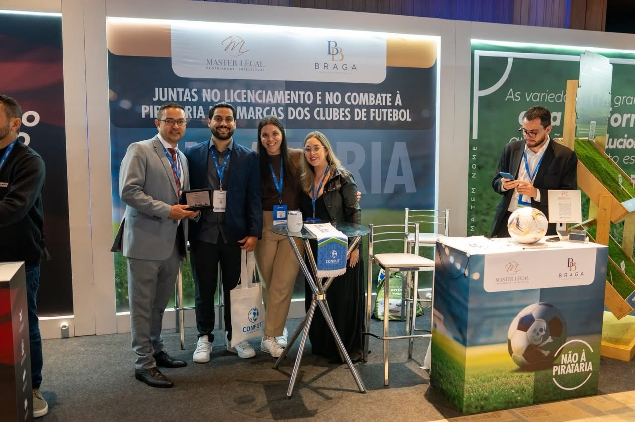 Equipe da Master Legal e da Braga Assessoria no estande da CONFUT Sudamericana 2026